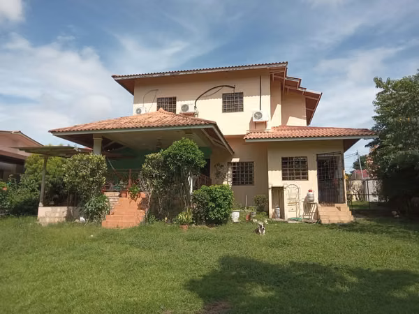 Se vende hermosa casa de 2 plantas en la mejor zona de David Terronal