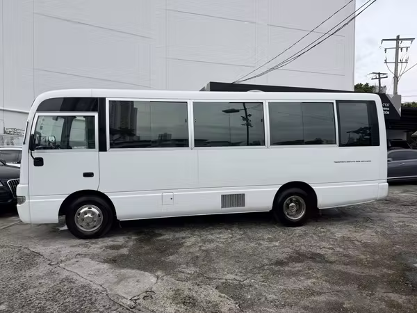 Nissan civilian 2017