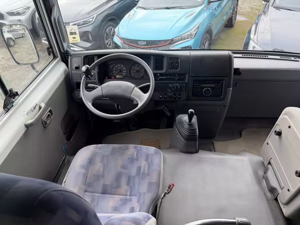 Nissan civilian 2017