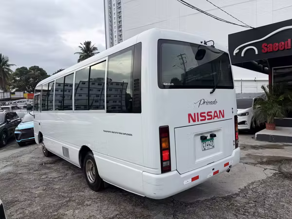 Nissan civilian 2017