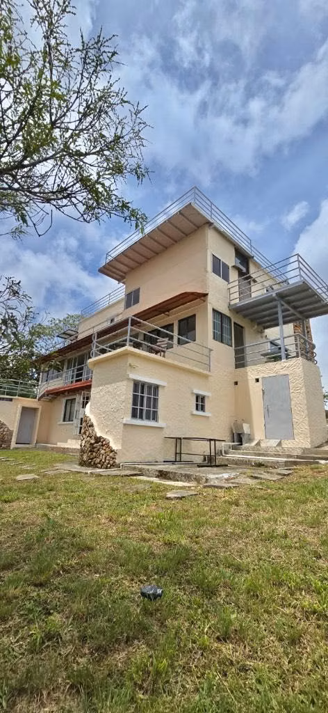 Vendo lindo edificio amoblado , en Chica
