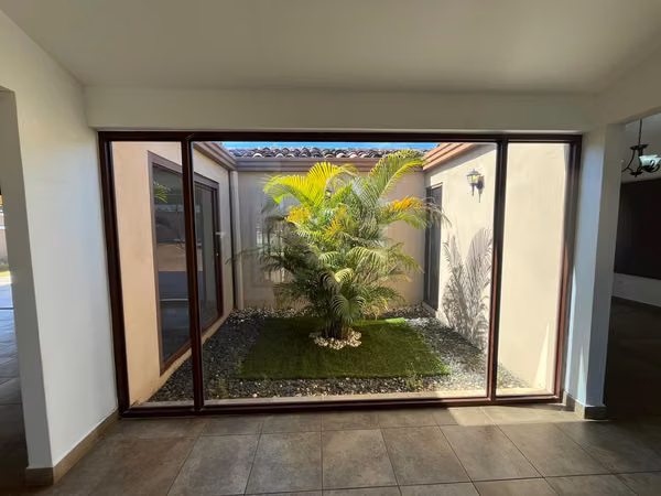 Casa Esquinera en Venta en Chitré – Residencial Cubita | 3 Recámaras con Baños | $365,000
