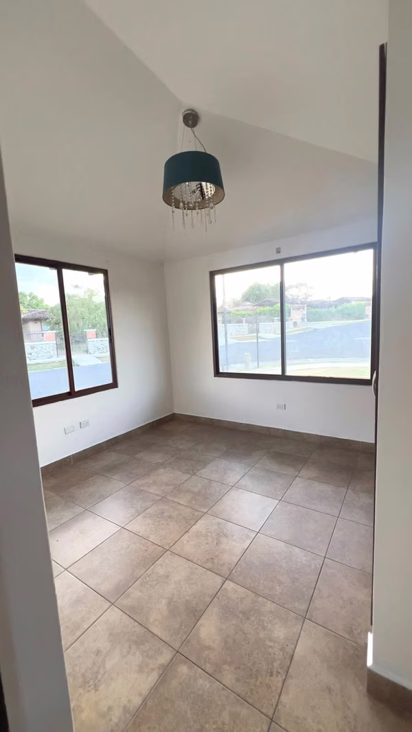 Casa Esquinera en Venta en Chitré – Residencial Cubita | 3 Recámaras con Baños | $365,000
