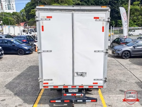 ISUZU QMR 2014