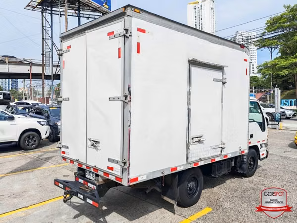ISUZU QMR 2014