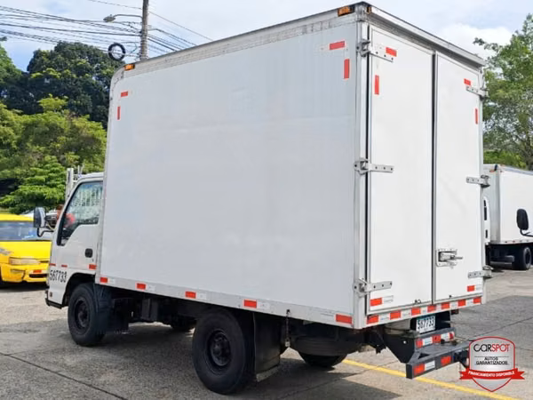 ISUZU QMR 2014