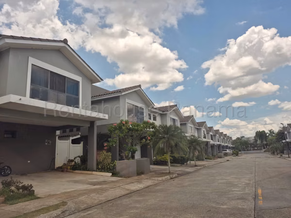 HOUSE FOR SALE IN AVENTURA BRISAS DEL GOLF HQ