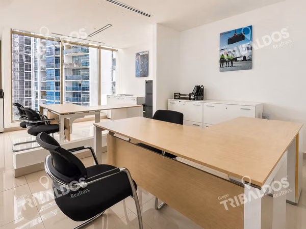 FURNISHED OFFICE FOR SALE BICSA, 455 M² 8 PARKING