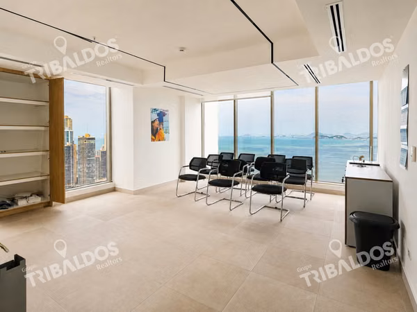 FURNISHED OFFICE FOR SALE BICSA, 455 M² 8 PARKING