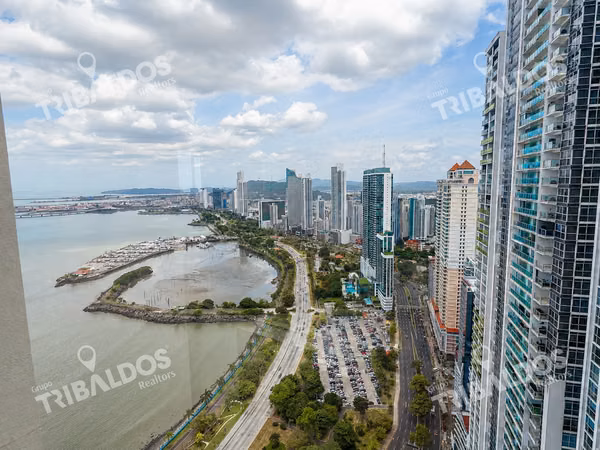 FURNISHED OFFICE FOR SALE BICSA, 455 M² 8 PARKING