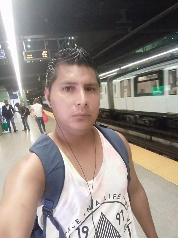 Soy extranjero Busco trabajo soy pintor de casas y apartamentosbusco trabajo de ayudante general o oficios varios