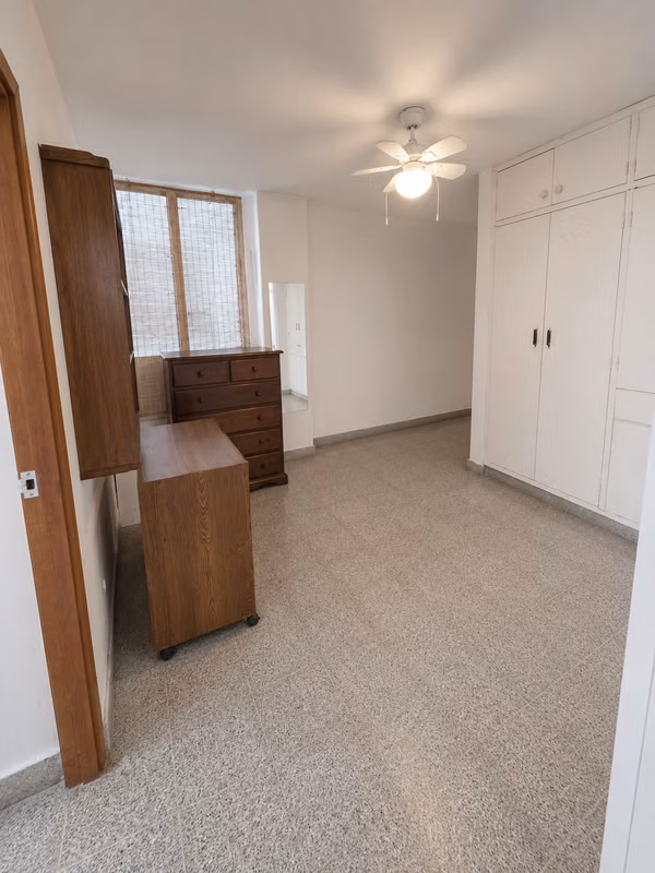 Spacious Apartment in El Cangrejo | Prime Location for Investment