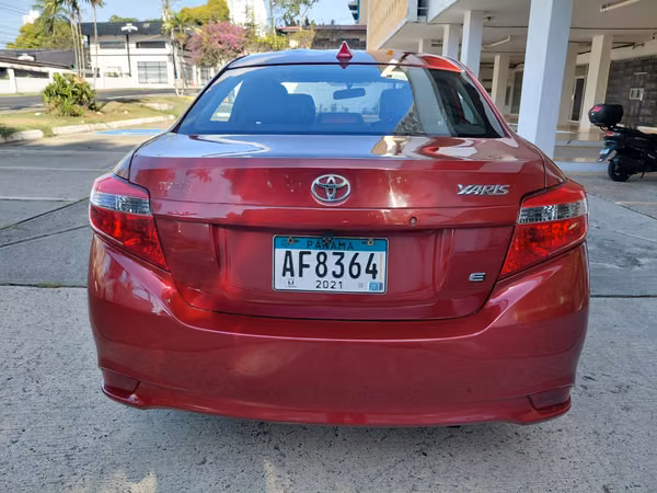 TOYOTA YARIS 2014 AUTOMATICO