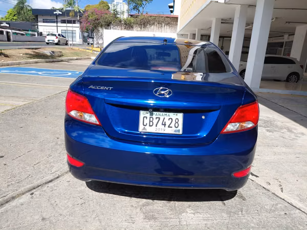 HYUNDAI ACCENT 2017  AUTOMATICA