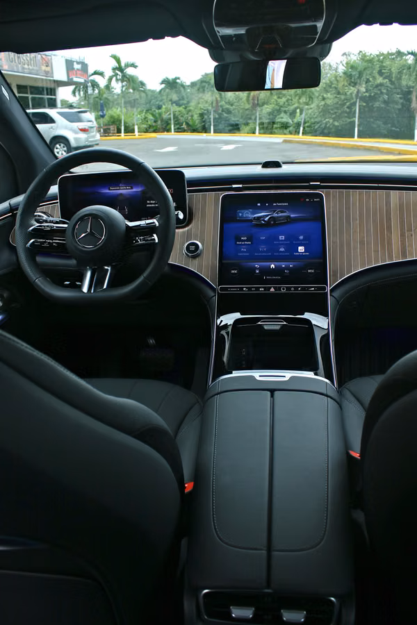 Mercedes-Benz EQE SUV 500 4MATIC Luxury Edition 2024 – ¡Como Nueva! (Unidad Test Drive)