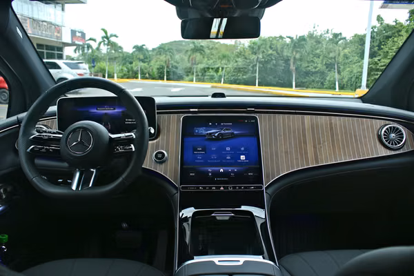 Mercedes-Benz EQE SUV 500 4MATIC Luxury Edition 2024 – ¡Como Nueva! (Unidad Test Drive)