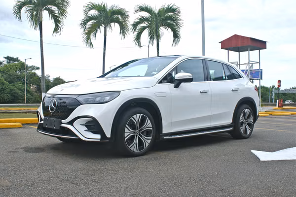 Mercedes-Benz EQE SUV 500 4MATIC Luxury Edition 2024 – ¡Como Nueva! (Unidad Test Drive)
