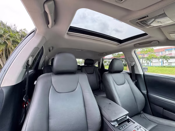 2013 LEXUS RX450 H 49,000 KILOMETROS