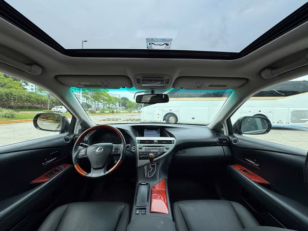 2013 LEXUS RX450 H 49,000 KILOMETROS