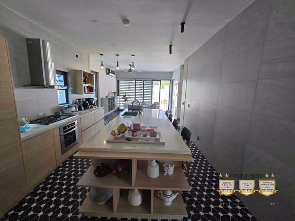Luxury house for sale - Barrio Alto  AlTos de Panamá