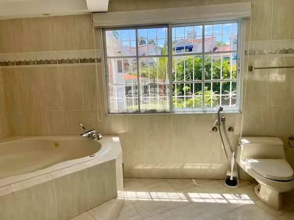 Sale of House in Altos del Golf LH