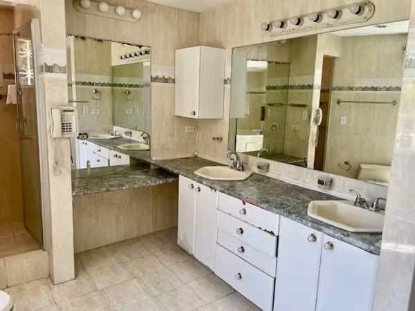 Sale of House in Altos del Golf LH