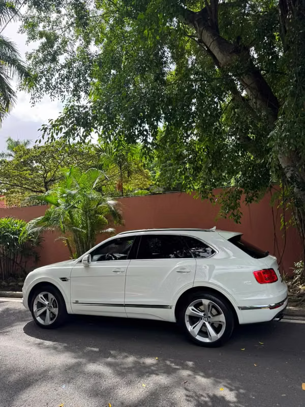 BENTLEY BENTAYGA 2020 $ A CONVENIR