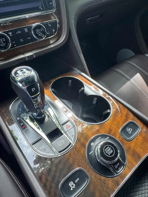 BENTLEY BENTAYGA 2020 $ A CONVENIR