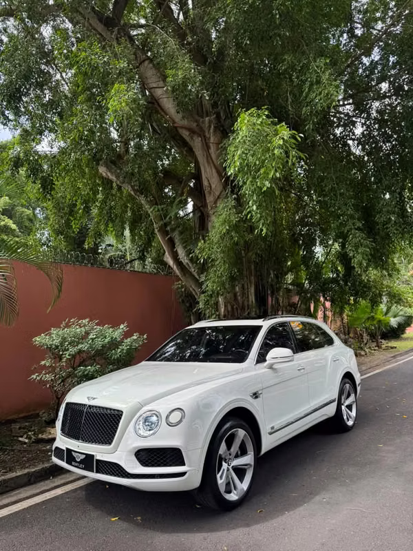 BENTLEY BENTAYGA 2020 $ A CONVENIR
