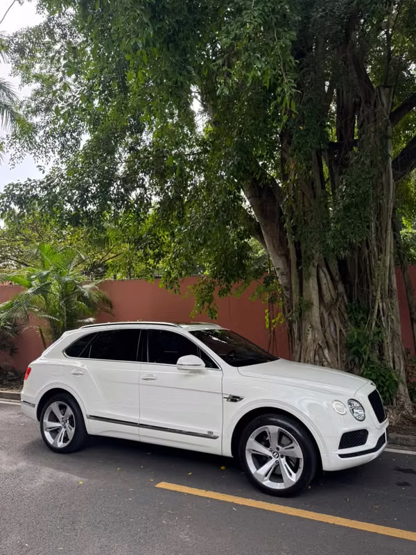 BENTLEY BENTAYGA 2020 $ A CONVENIR