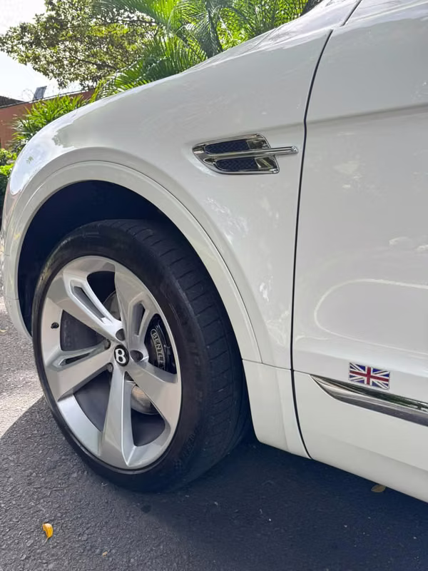BENTLEY BENTAYGA 2020 $ A CONVENIR