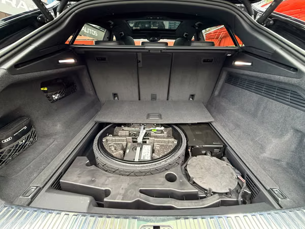 AUDI Q8 SLINE