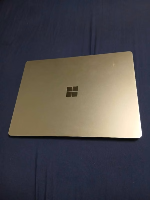Se vende microsoft surface go 2