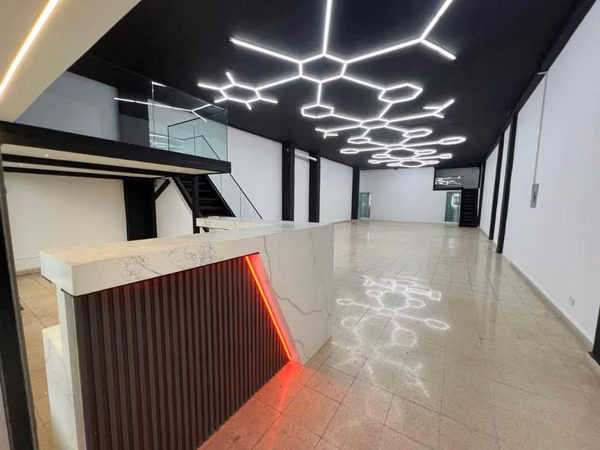 Se alquila local comercial
