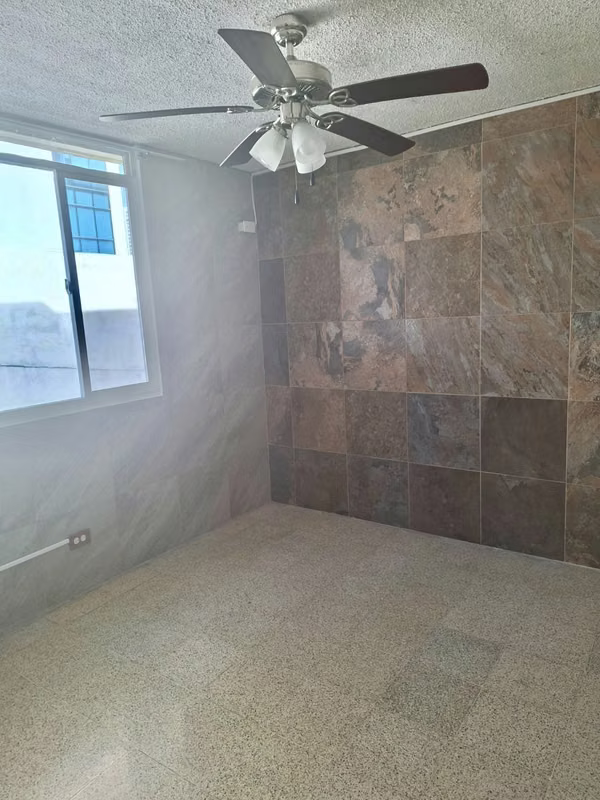 Alquilo lindo apartamento vacío , en Vía Argentina