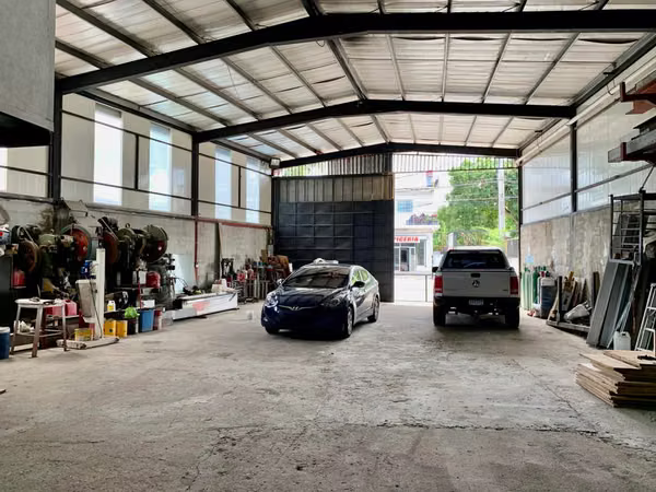 Warehouse for Sale in Versalles YM