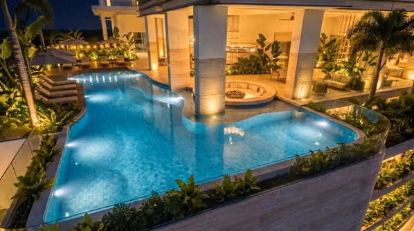 LIVES IN SANTA MARÍA PRE-SALE