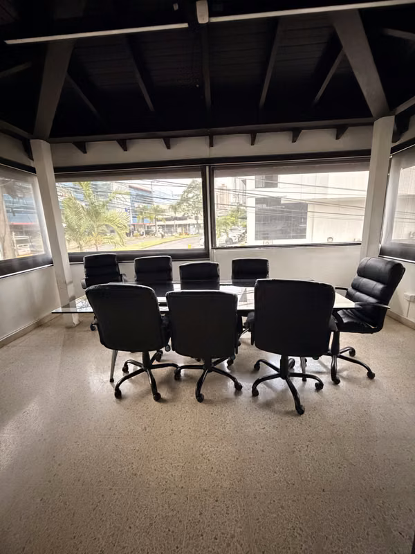 FOR RENT AN IMPRESSIVE HOUSE / COMMERCIAL PREMISES IN EL DORADO