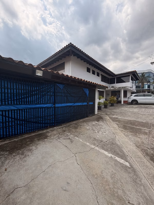 FOR RENT AN IMPRESSIVE HOUSE / COMMERCIAL PREMISES IN EL DORADO