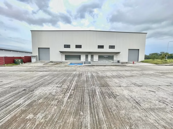 MODERN WAREHOUSE FOR RENT IN TOCUMEN STORAGE COMPLEX, MAÑANITAS
