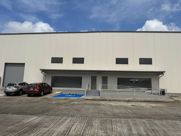 MODERN WAREHOUSE FOR RENT IN TOCUMEN STORAGE COMPLEX, MAÑANITAS