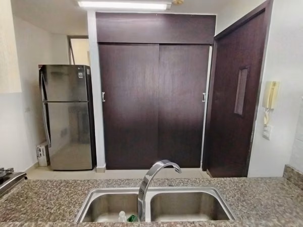 Se vende apartamento amoblado en PH Altaterra