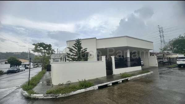 Rental House Spacious with 3 bedrooms, 4 bathrooms and 3 Parkings - 124; Courtyard and Garden 26MGO7