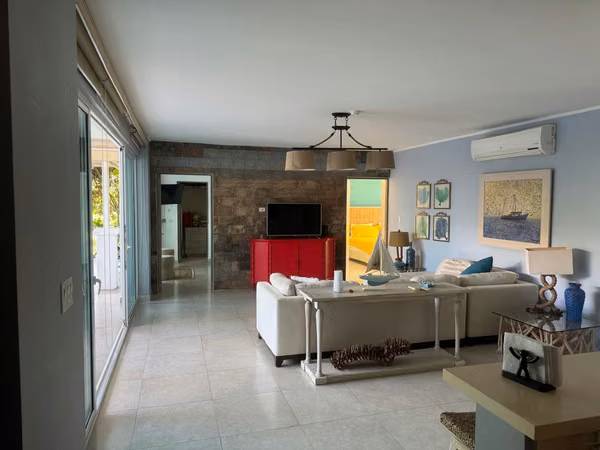 EN SALE-124; Spacious Ground Floor Apartment with Private Garden - Quarry Heights, Bijao