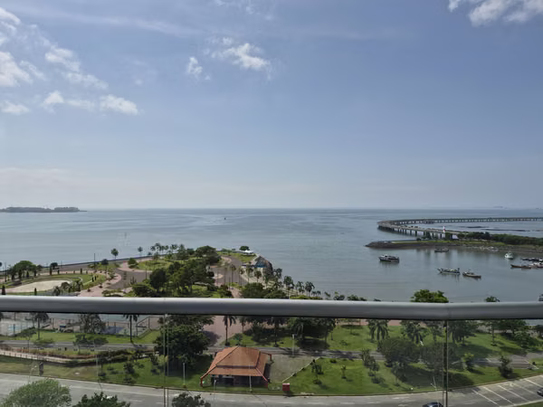 SEA FRONT APARTMENT FOR SALE