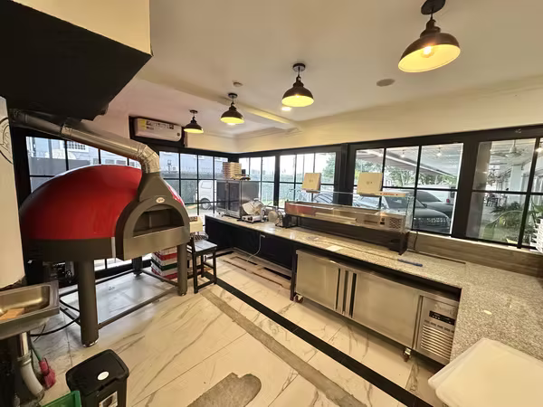 COMMERCIAL PLACE ON GROUND FLOOR - EAST COAST