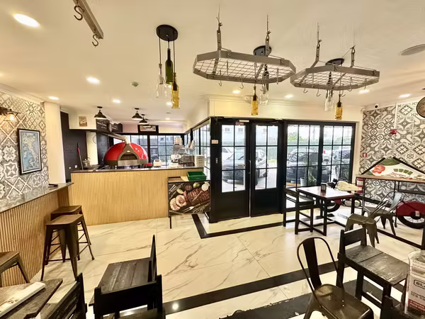 COMMERCIAL PLACE ON GROUND FLOOR - EAST COAST