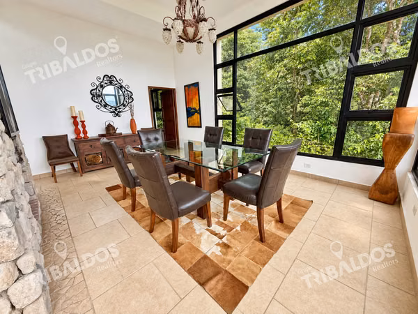 House for sale in El Valle de Antón with 1.1 hectares of land and mountain views