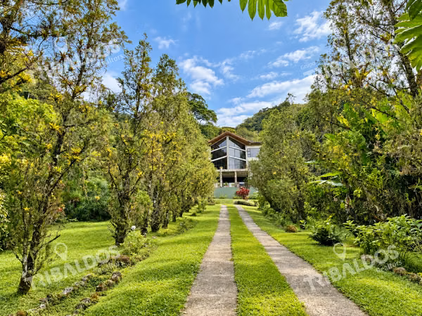 House for sale in El Valle de Antón with 1.1 hectares of land and mountain views