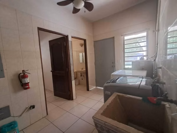 Alquiler de hermosa Casa en Camino de Cruces-Zona Exclusiva y segura